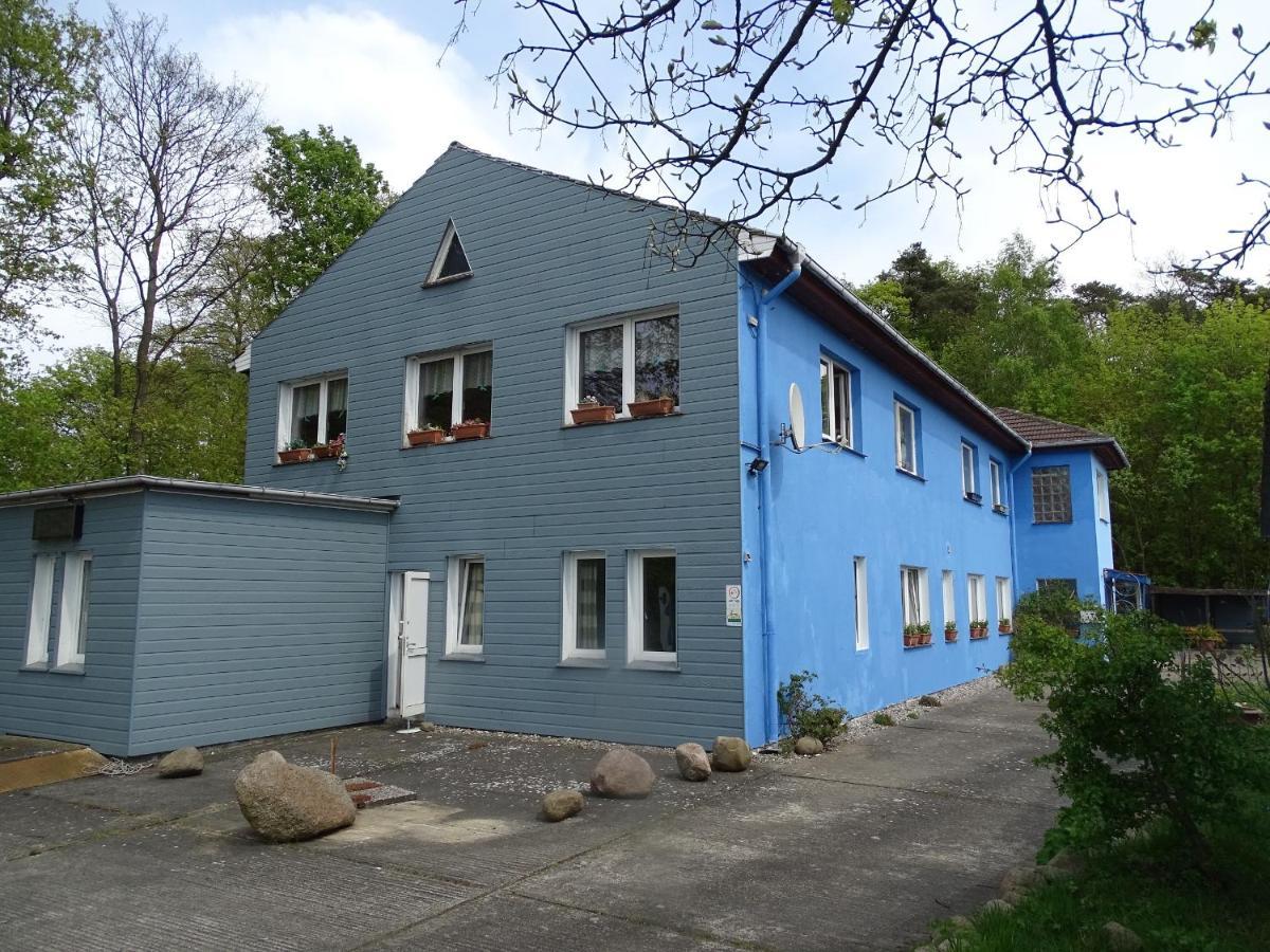 ホテルGasthof Blaues Haus Bastorf エクステリア 写真